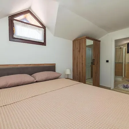 فيلة Gelincik, فتحية